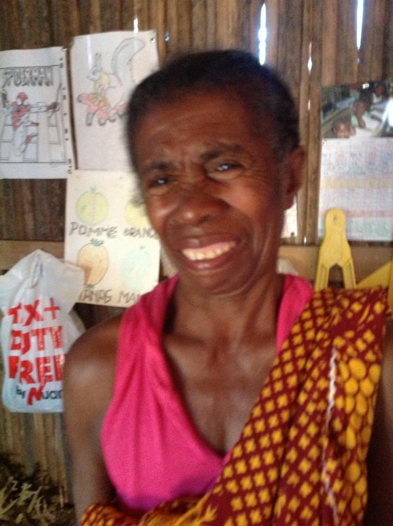 Rosine, qui a quitté son village pour scolariser ses petits-enfants