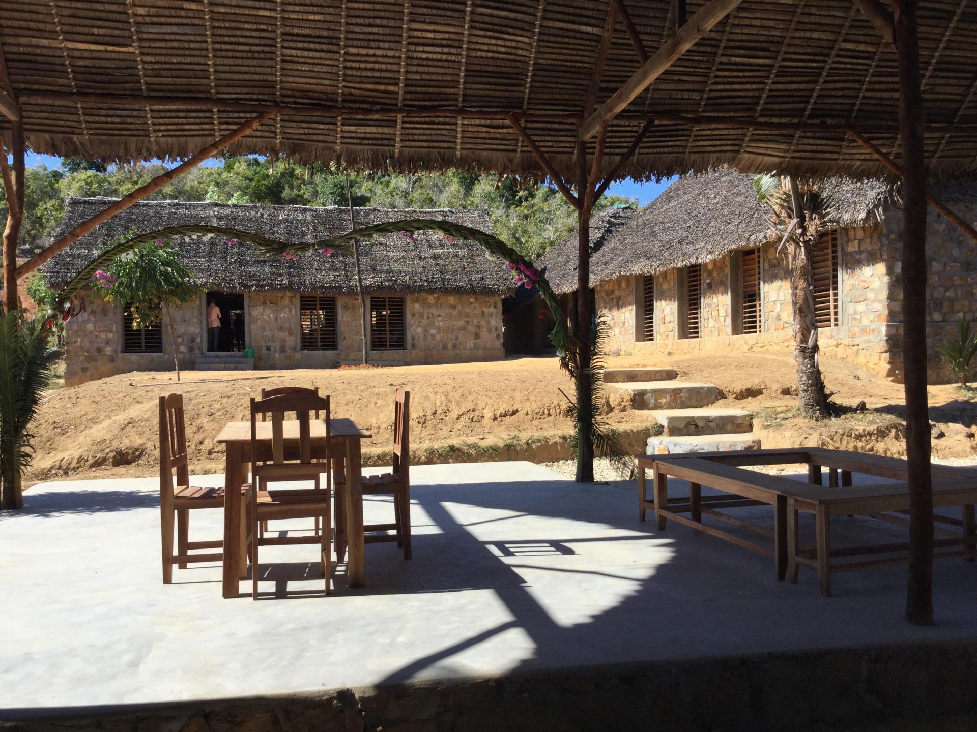 L'école vue du nouveau préau